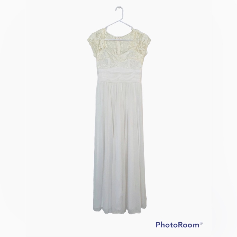 Off white dress! 😌🕊